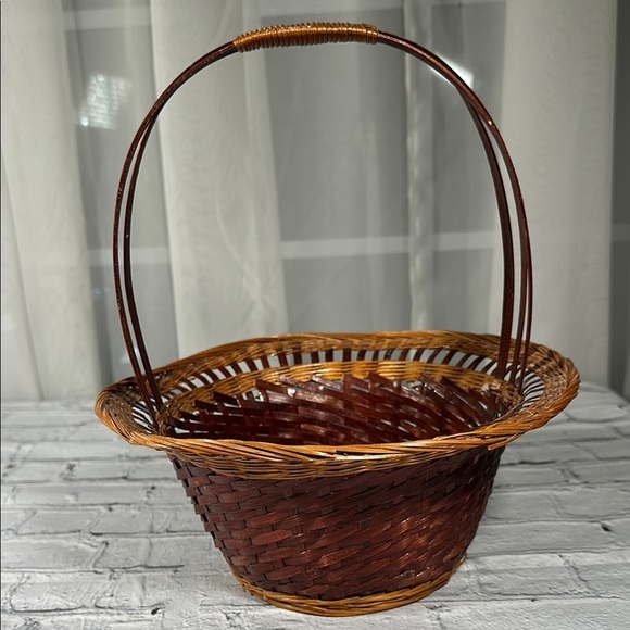 Vintage Wicker Woven Boho Two Tone Basket with handle - Picture 1 of 11
